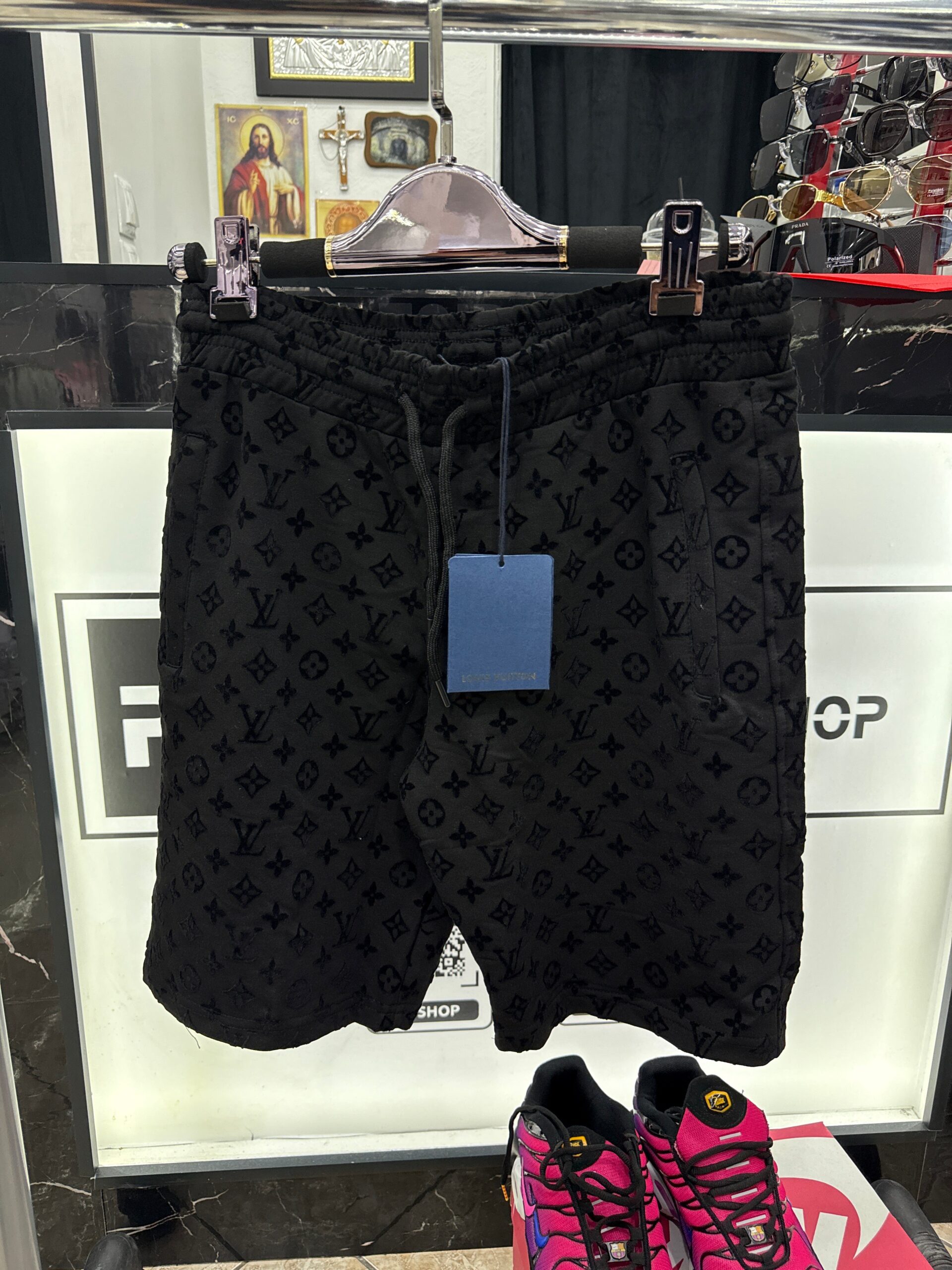 34F82FAD-171C-40D4-8669-C8888EB5C1D8 LV - Βερμούδα - Black/Ανάγλυφο - Special - Image 1